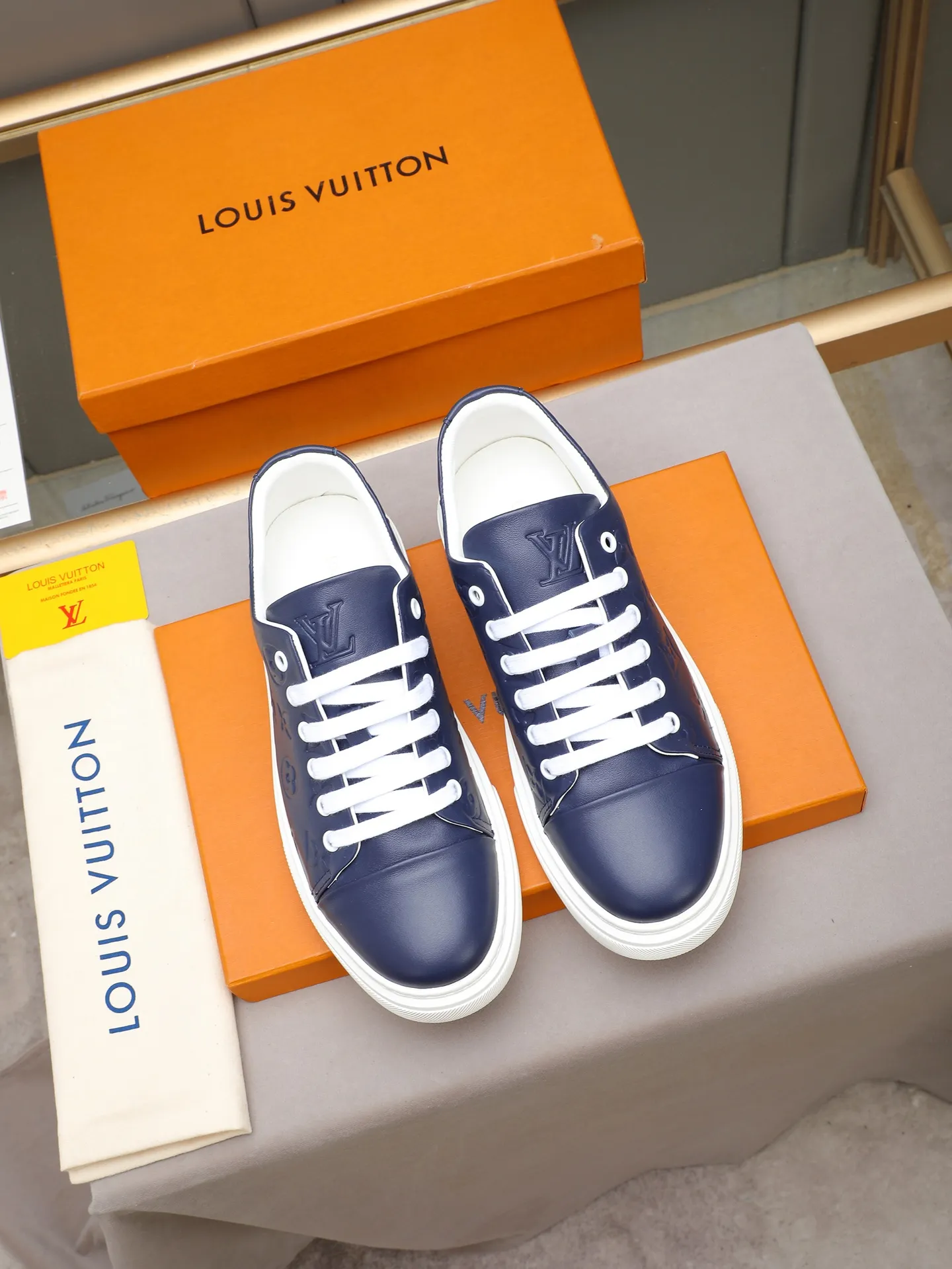 The main model 👍👍👍P420 is the new LOUIS VUITTON [Luden Yiwei]——LV upper [Lv]🇮🇹Imported first-layer cowhide embossed🇩🇪Inside imported sheepskin lining ➕Non-slip and wear-resistant outsole. Every man's identity is reflected in his elegant and stable upper shoes🚶🏻🚶🏻📯 No matter the wind or rain, the shoe last remains unchanged and can stand the test of time🔍️. ——Code number: 38-44 (45 can be customized)